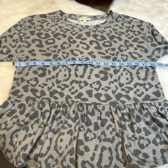 Mystree grey leopard print cropped long sleeve super soft shirt oversized small - Picture 4 of 9